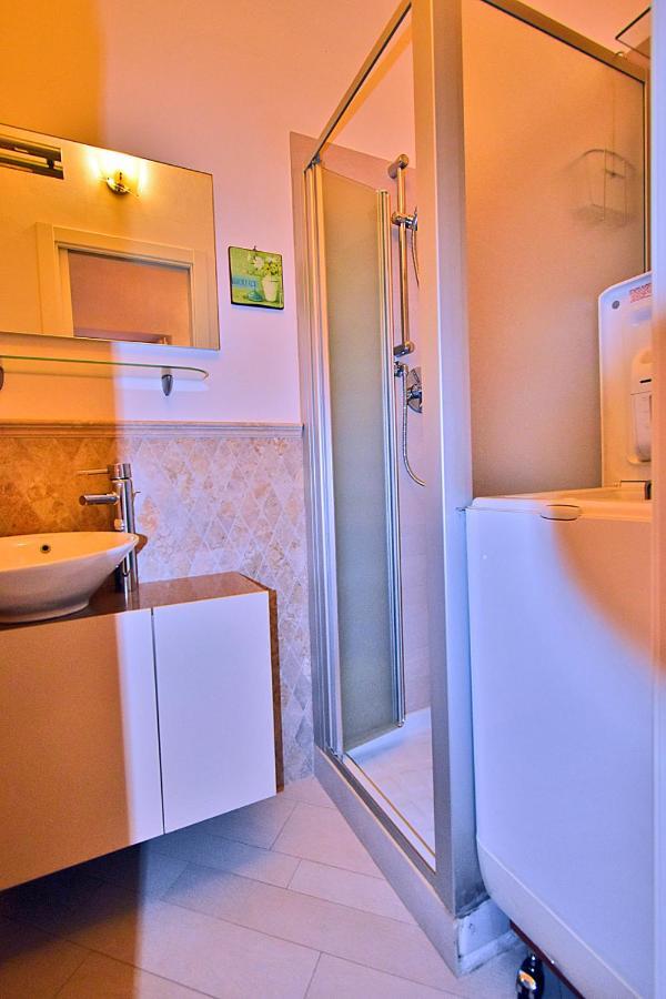 La Tana Del Poeta Apartment Lerici Luaran gambar