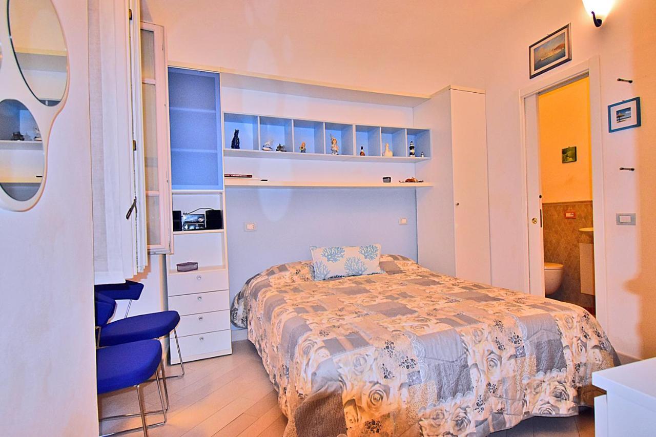 La Tana Del Poeta Apartment Lerici Luaran gambar